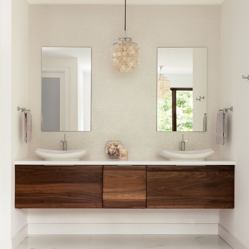 Armadio di bagno con specchio a LED e opzioni personalizzabili