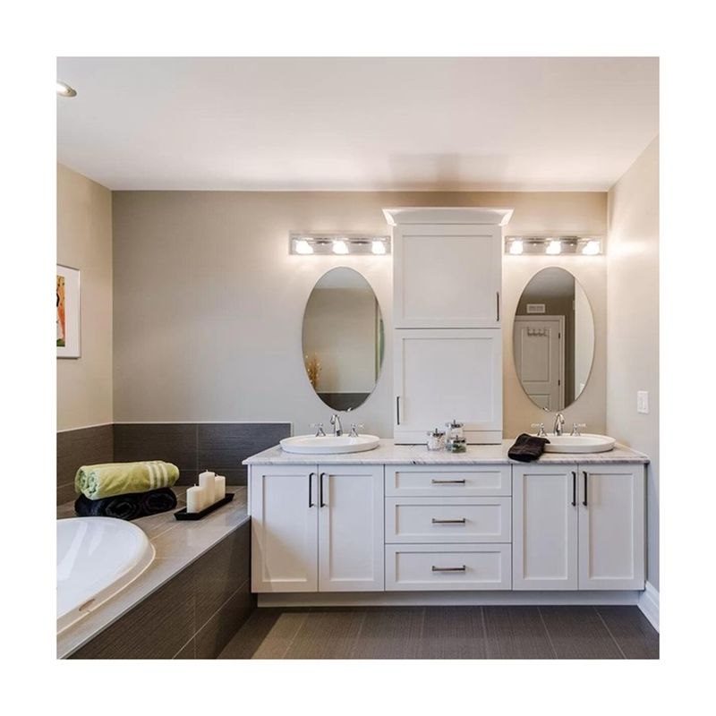 Disegni personalizzati 42 pollici White Shaker Bagno Vanità LED Specchio e Gabinetto Combinato