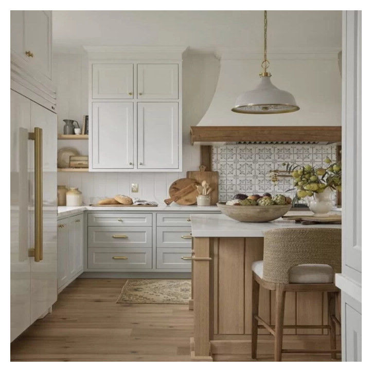 Moderni armadi da cucina in legno massello per appartamenti su misura