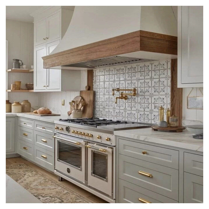 Moderni armadi da cucina in legno massello per appartamenti su misura