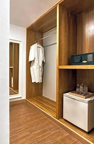 Armadietti in stile moderno di fascia alta realizzati in cartone MR HDF per camere da letto personalizzate