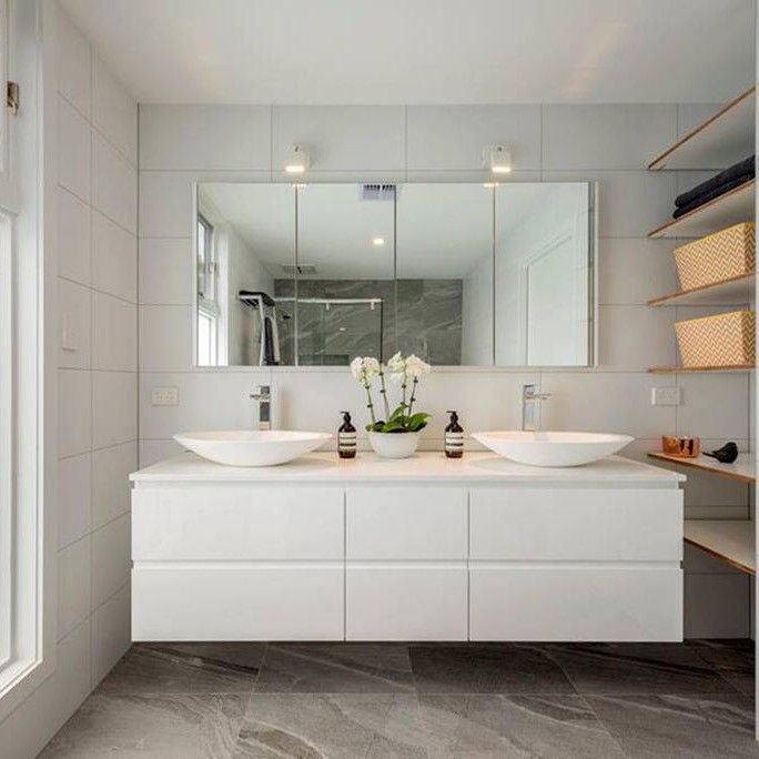 Moderno bagno bianco vanità combo con specchio e lavandino 38-46 pollici di marmo coltivato