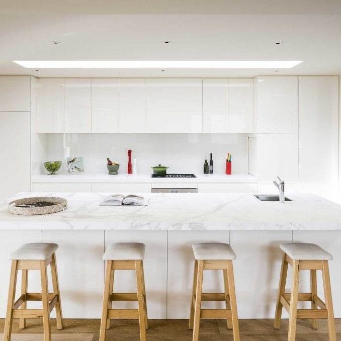 Manici di armadio finiti in lacca personalizzati per armadietto di cucina in design minimalista