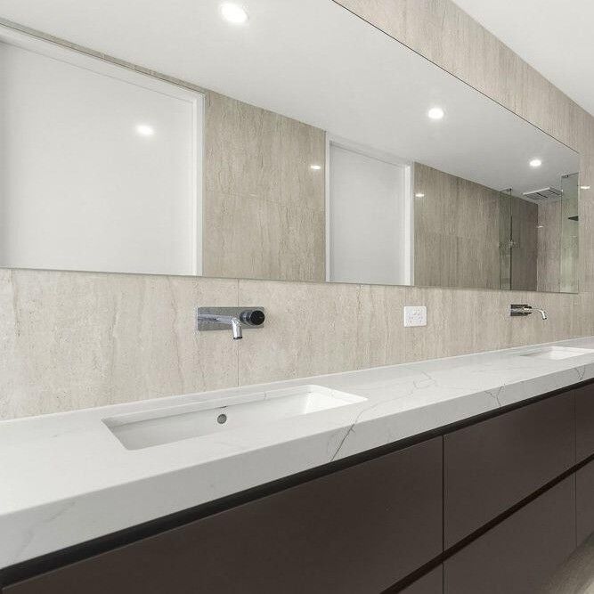 Armadio da bagno in legno montato a parete Slab Basin e LED Light Mirror 38-46 pollici Larghezza