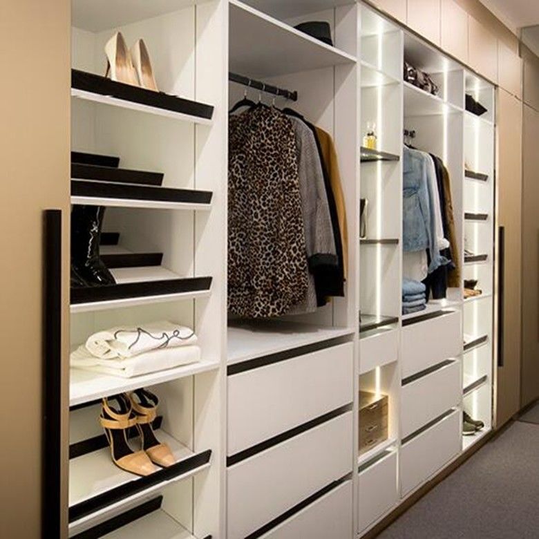 Set personalizzato in stile legno 2024 Sistema di armadio modulare moderno per appartamento