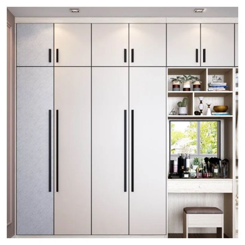 Disegno di abbigliamento a porta singola per abbigliamento in una villa moderna