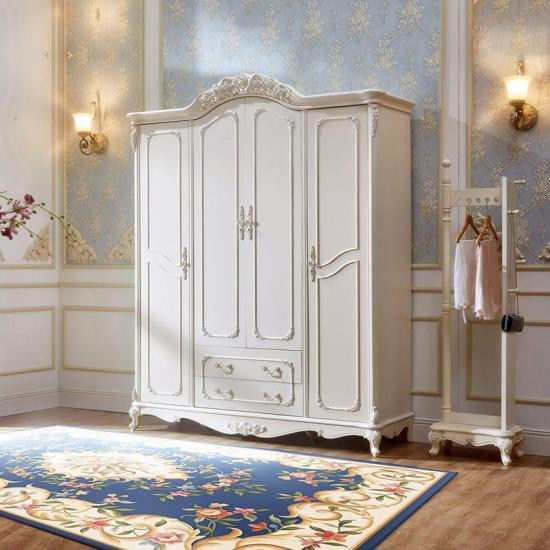 Armadio in legno per camera da letto