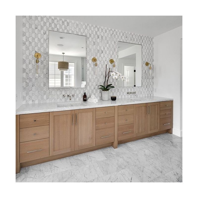 38-46 in Larghezza Vanità da bagno in legno massello con specchio d'argento e design contemporaneo