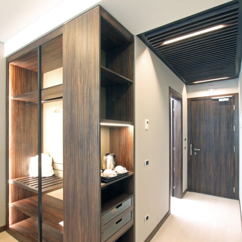 Arredamento per hotel YALIG Arredamento contemporaneo porta scorrevole in legno Armadio con sistema integrato