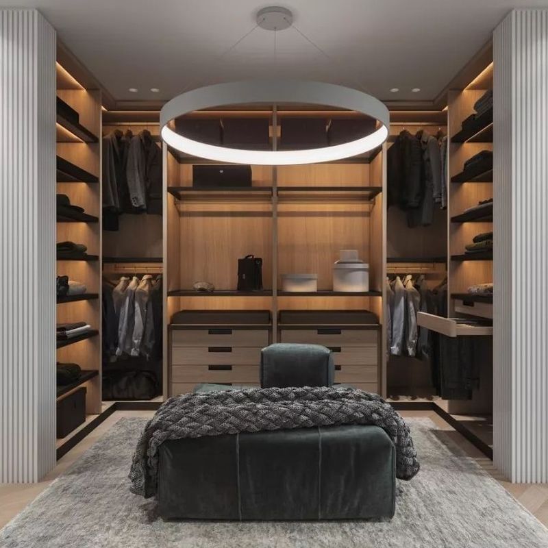 Stile di design contemporaneo lussuoso grigio in forma di U MDF camminare in armadio armadi NO piegato