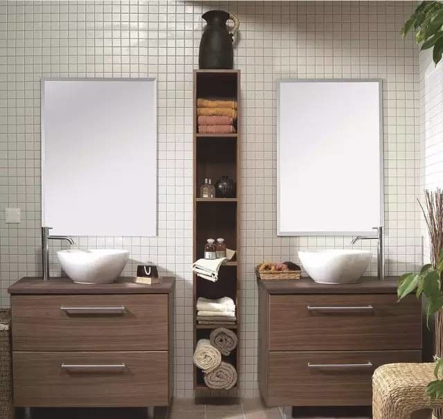 La vanità del gabinetto in legno massello per piccoli bagni include specchio e bancone di YALIG