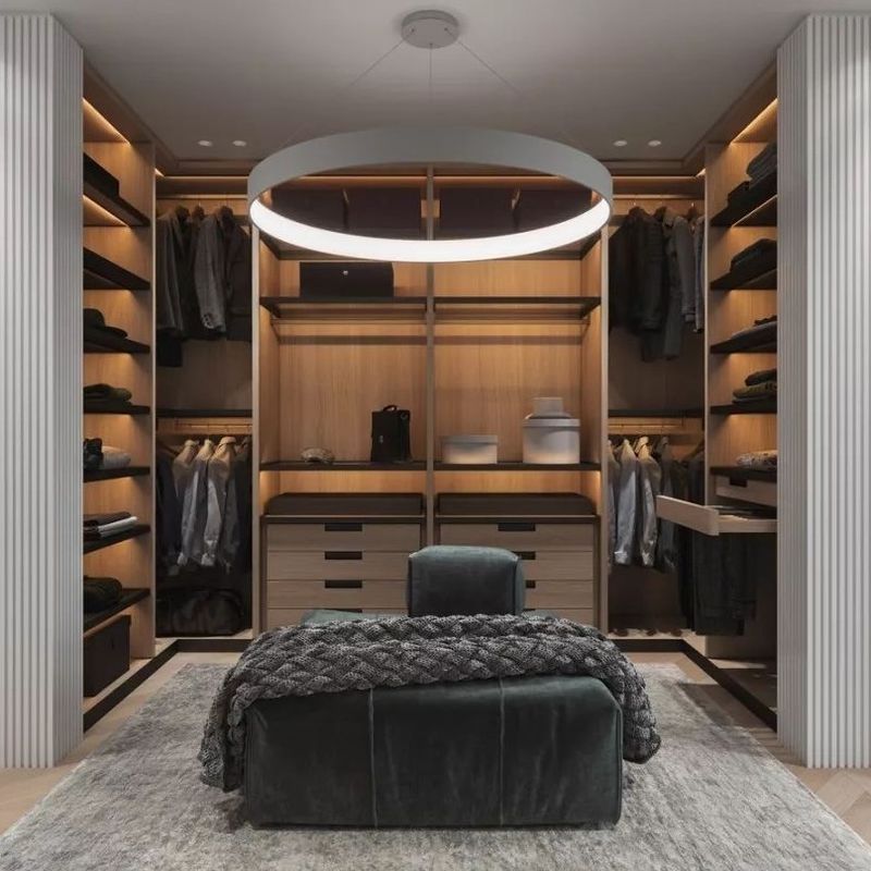 Large Wooden Walk in Built-in Wardrobe per appartamento moderno 2D / 3D e design di fascia alta