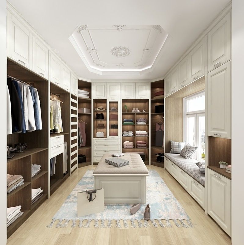Elegante armadio aperto in legno per l'arredamento e l'organizzazione degli armadi