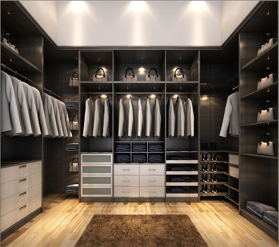 Elegante armadio aperto in legno per l'arredamento e l'organizzazione degli armadi